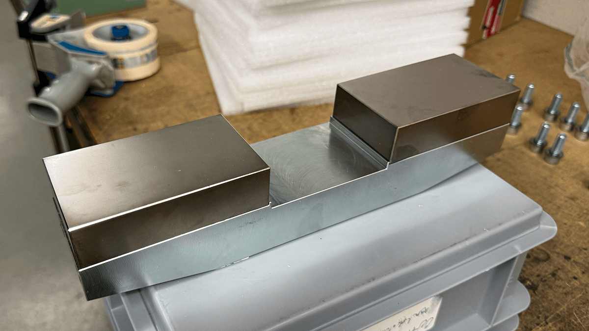 Magnetic return yoke assembly